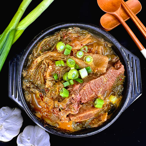 Spicy Napa Cabbage and Galbi Soup (매운 우거지 갈비탕)